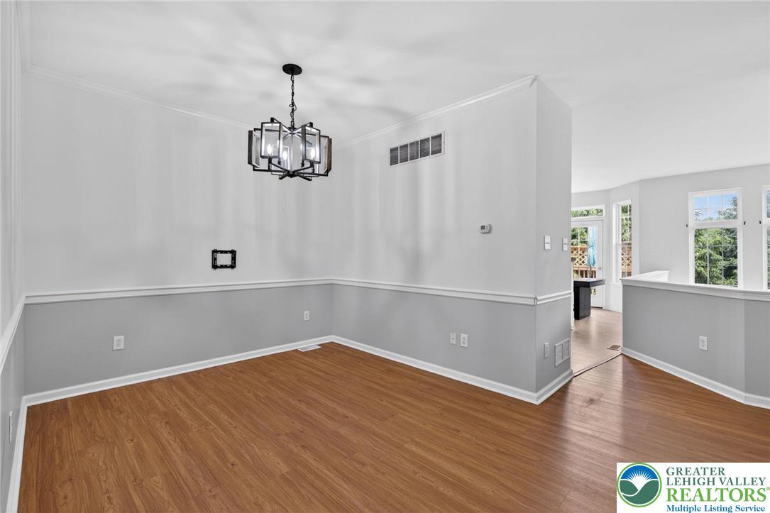 1071 King Way