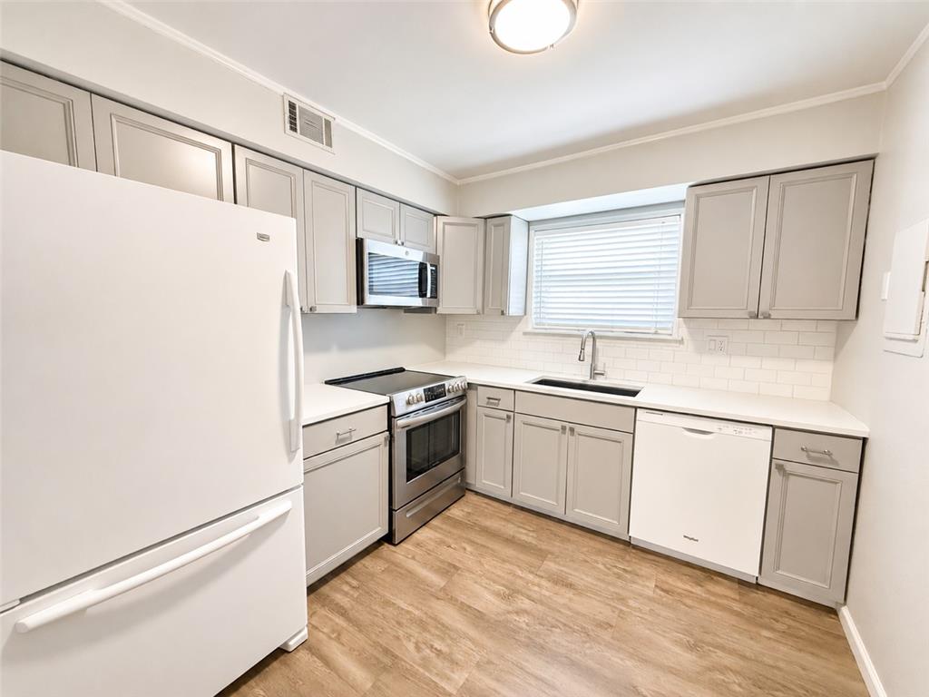 1717 Redwood Court