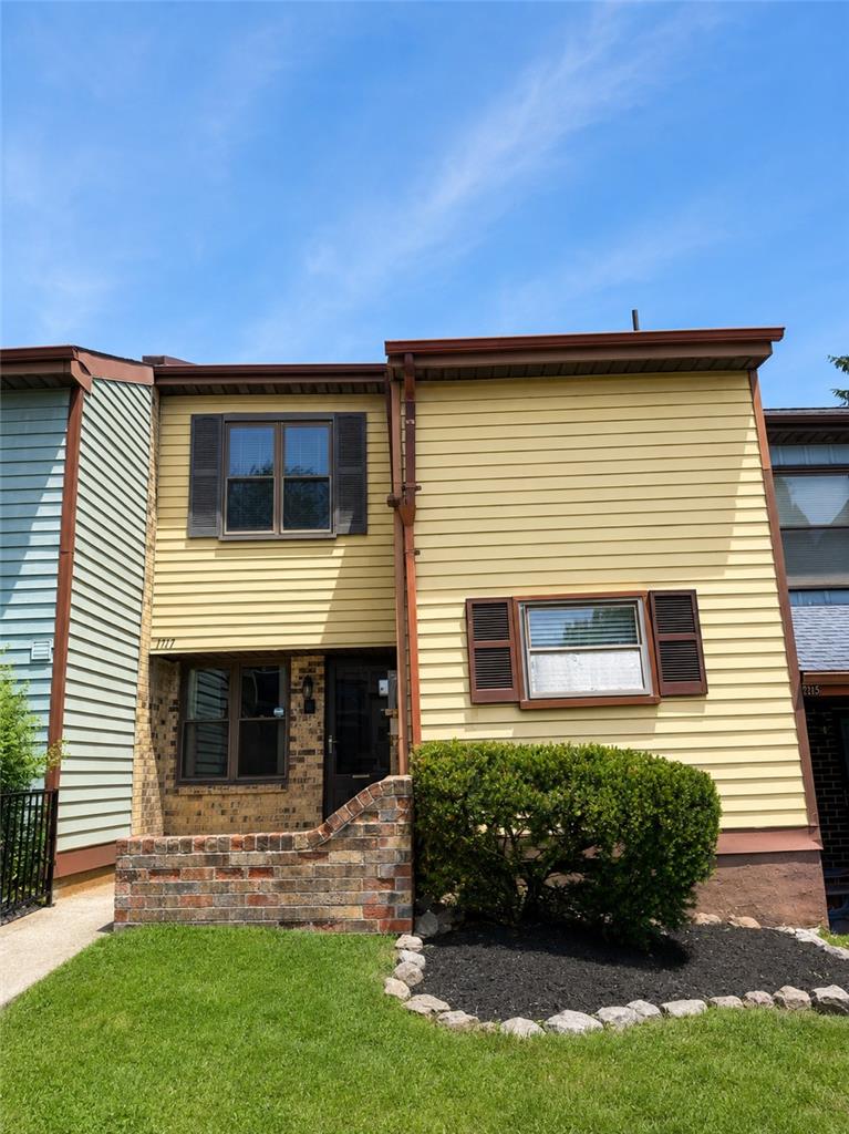 1717 Redwood Court