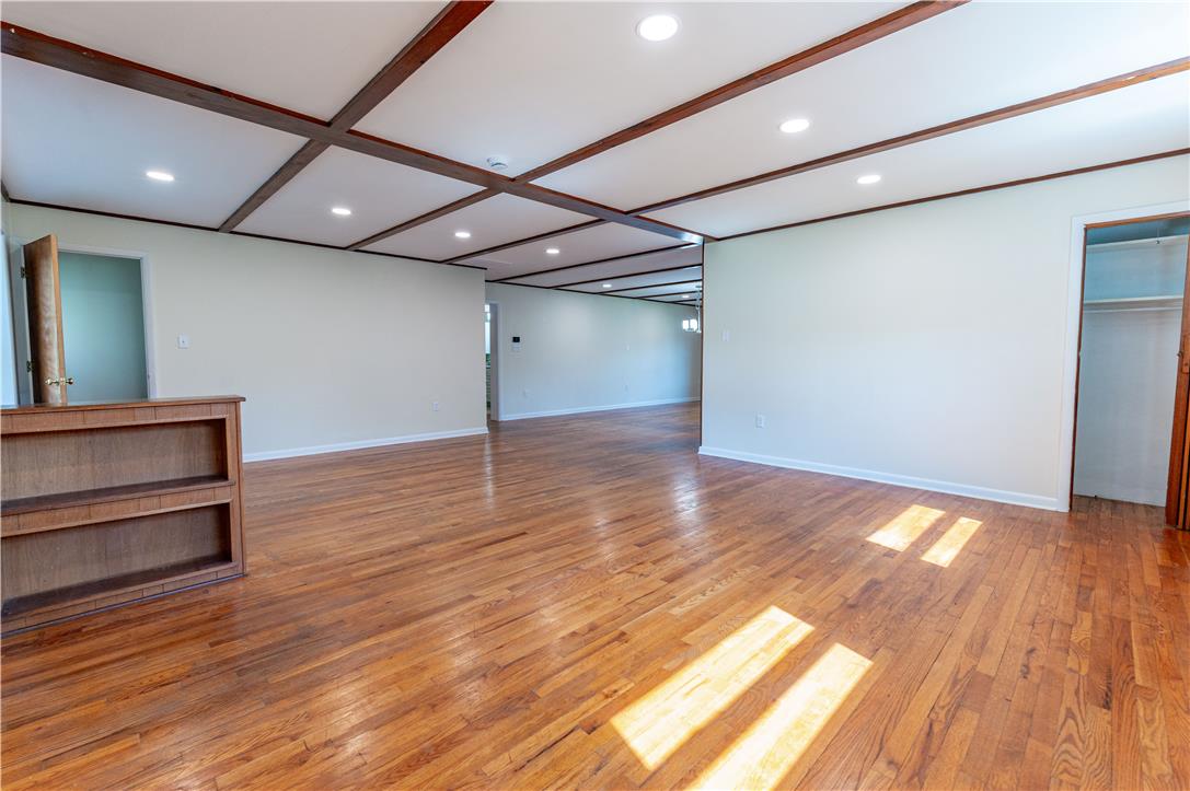 6350 Robin Lane