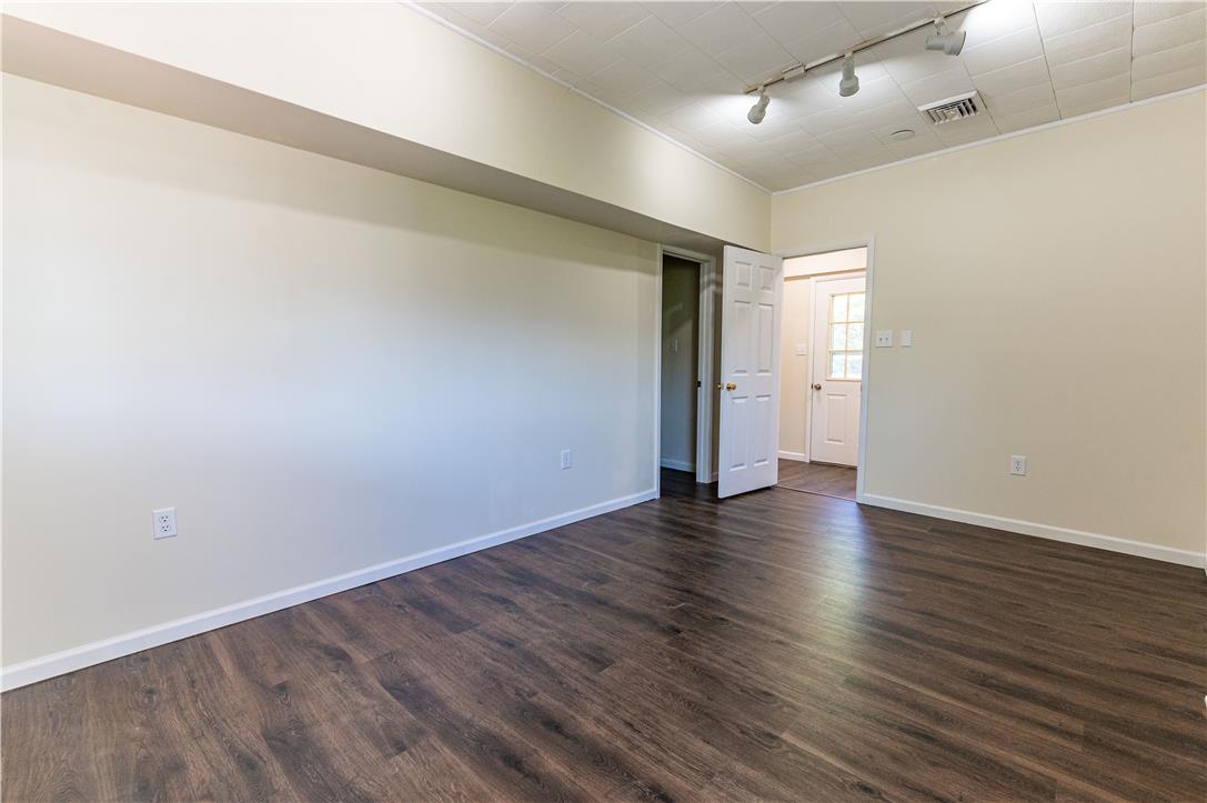 6350 Robin Lane