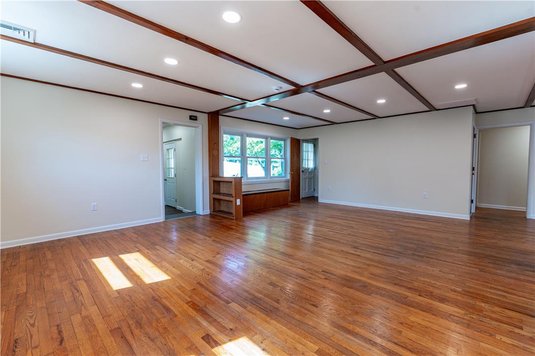 6350 Robin Lane