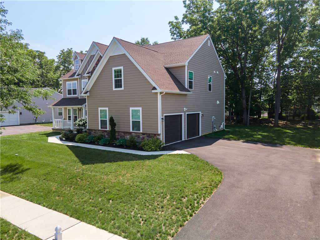 2668 Hollow View Drive