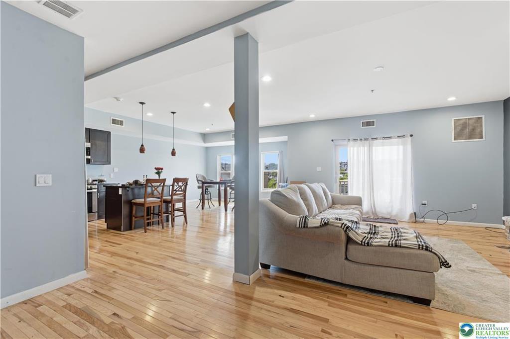 623 Walnut Ave B2