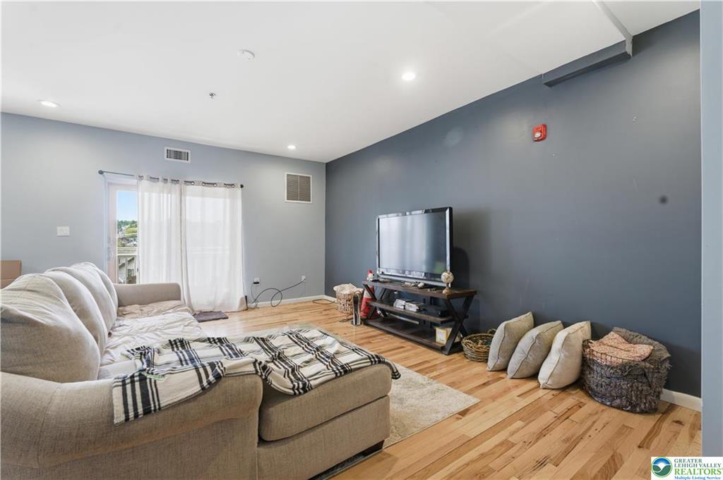 623 Walnut Ave B2