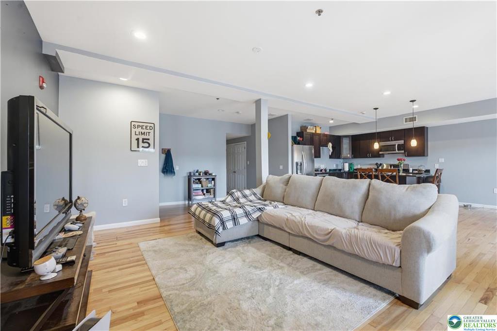 623 Walnut Ave B2