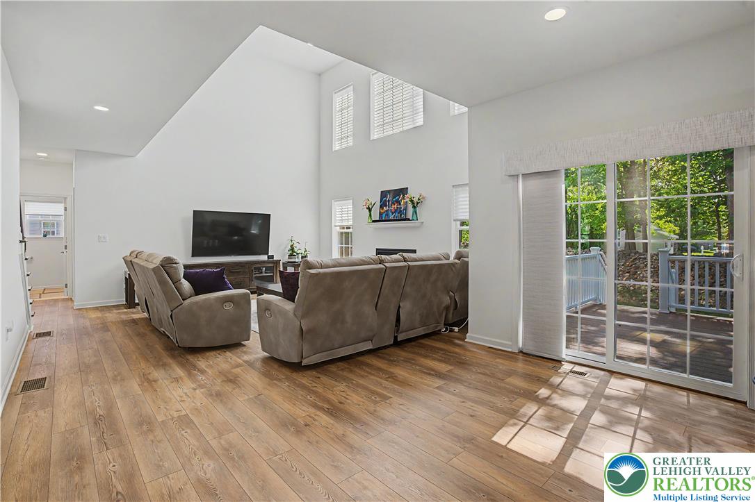 2668 Hollow View Drive