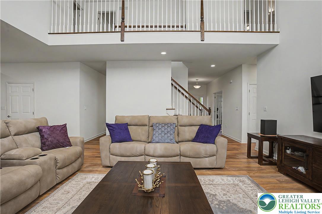 2668 Hollow View Drive