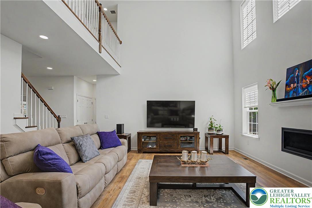 2668 Hollow View Drive