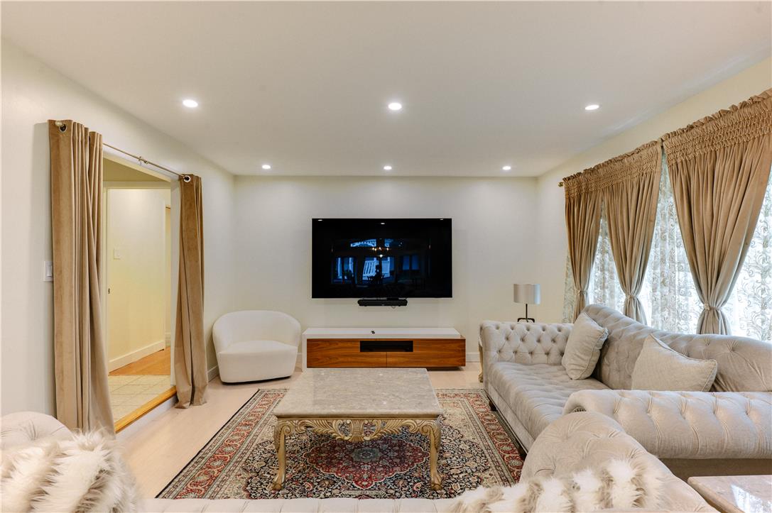 2210 Greenwood Road