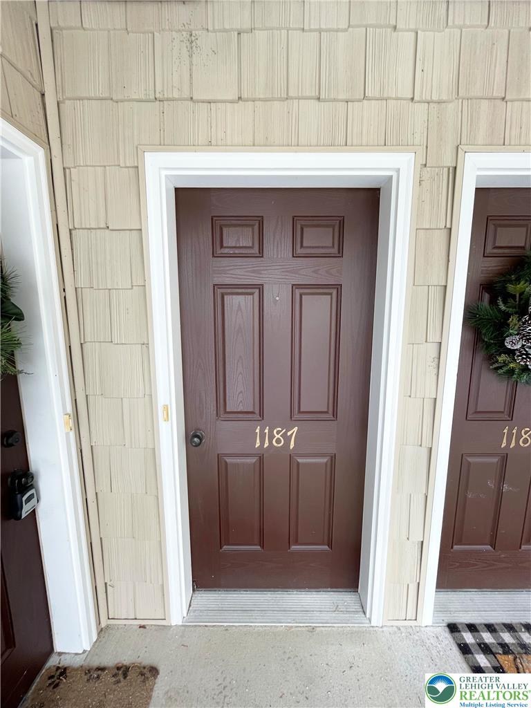 1187 Meadow Lark Way