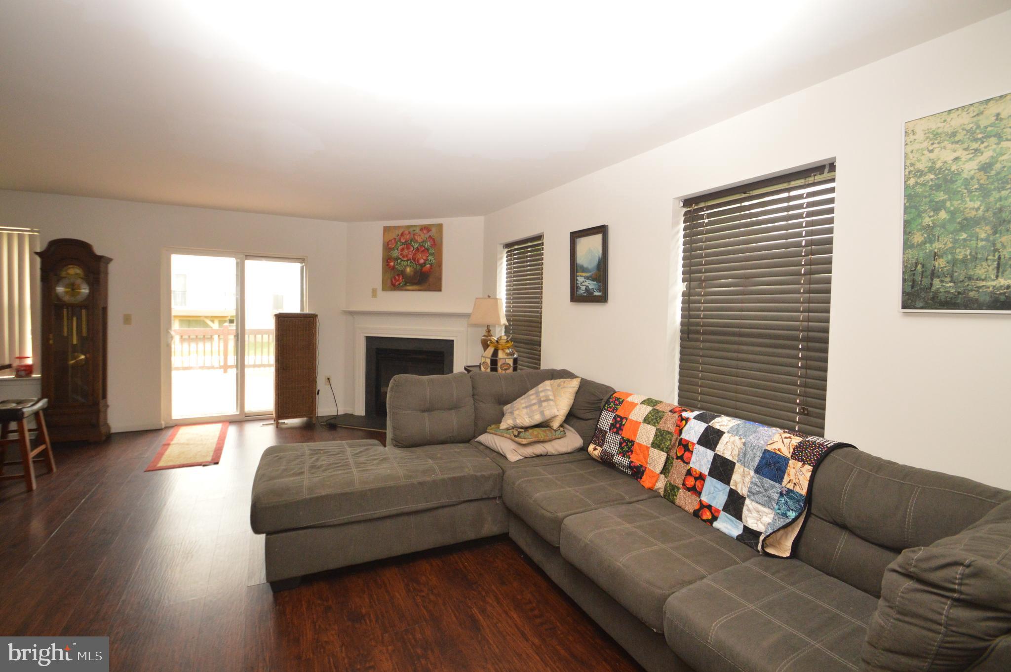 6827 Lincoln Dr