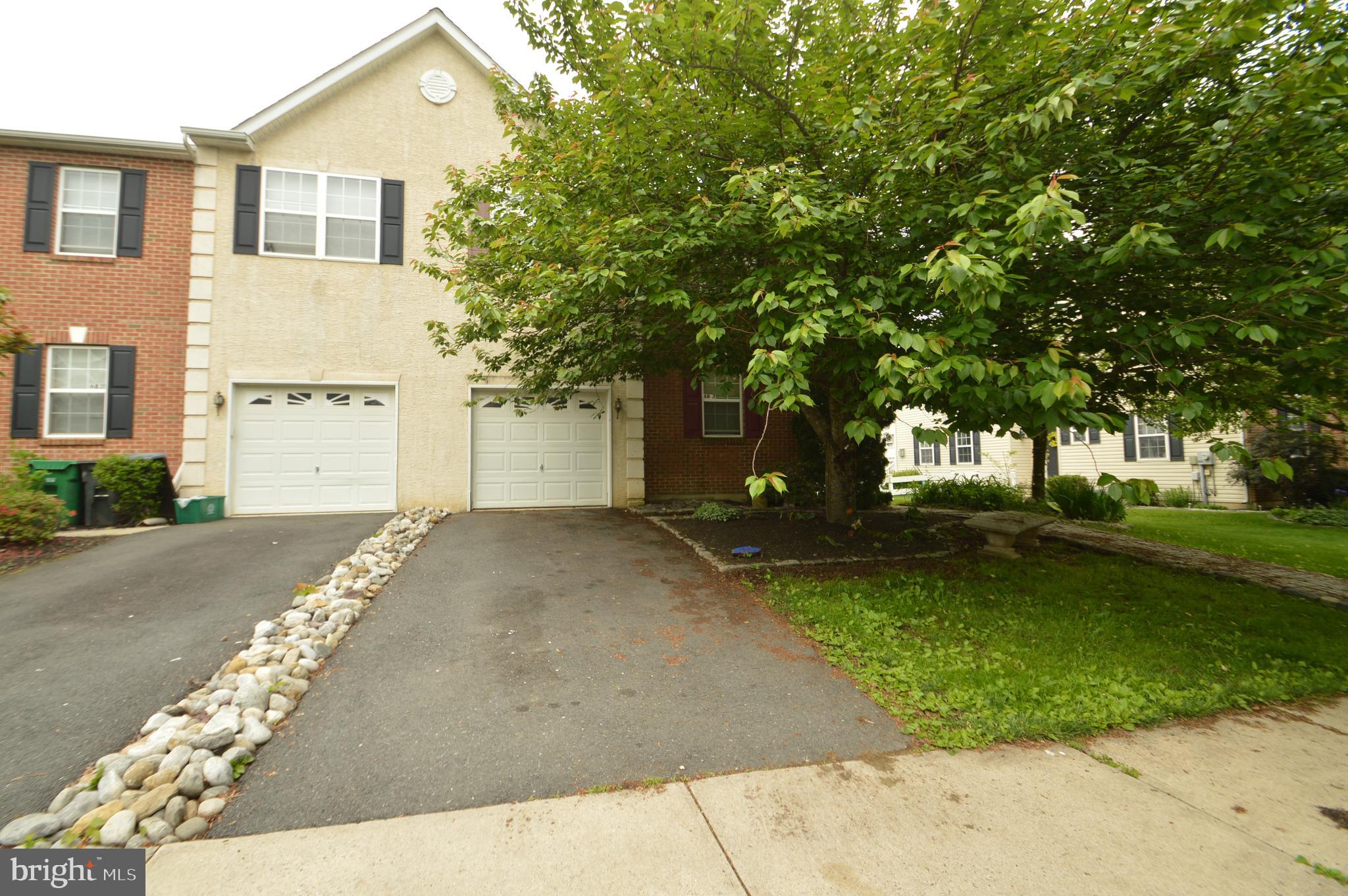 6827 Lincoln Dr