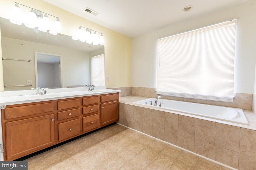 8524 MAYFAIR COURT