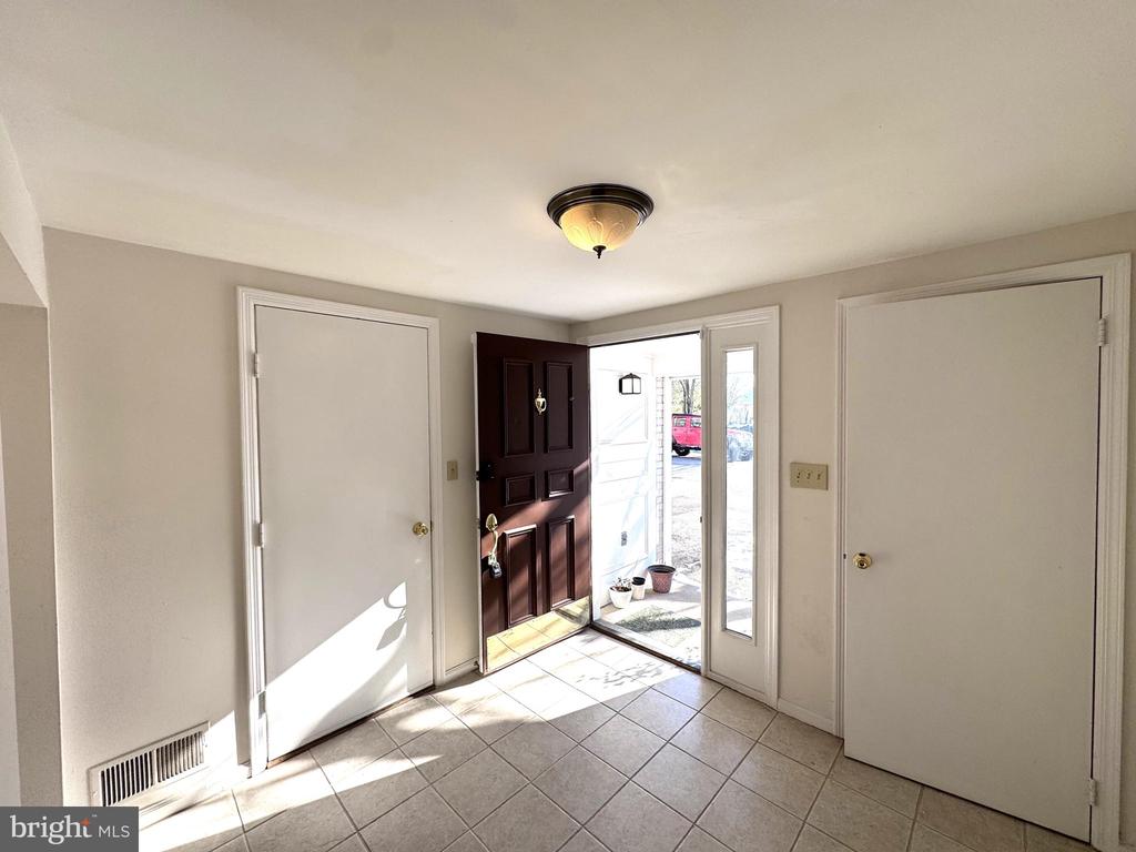 8315 COUNTRYSIDE LANE