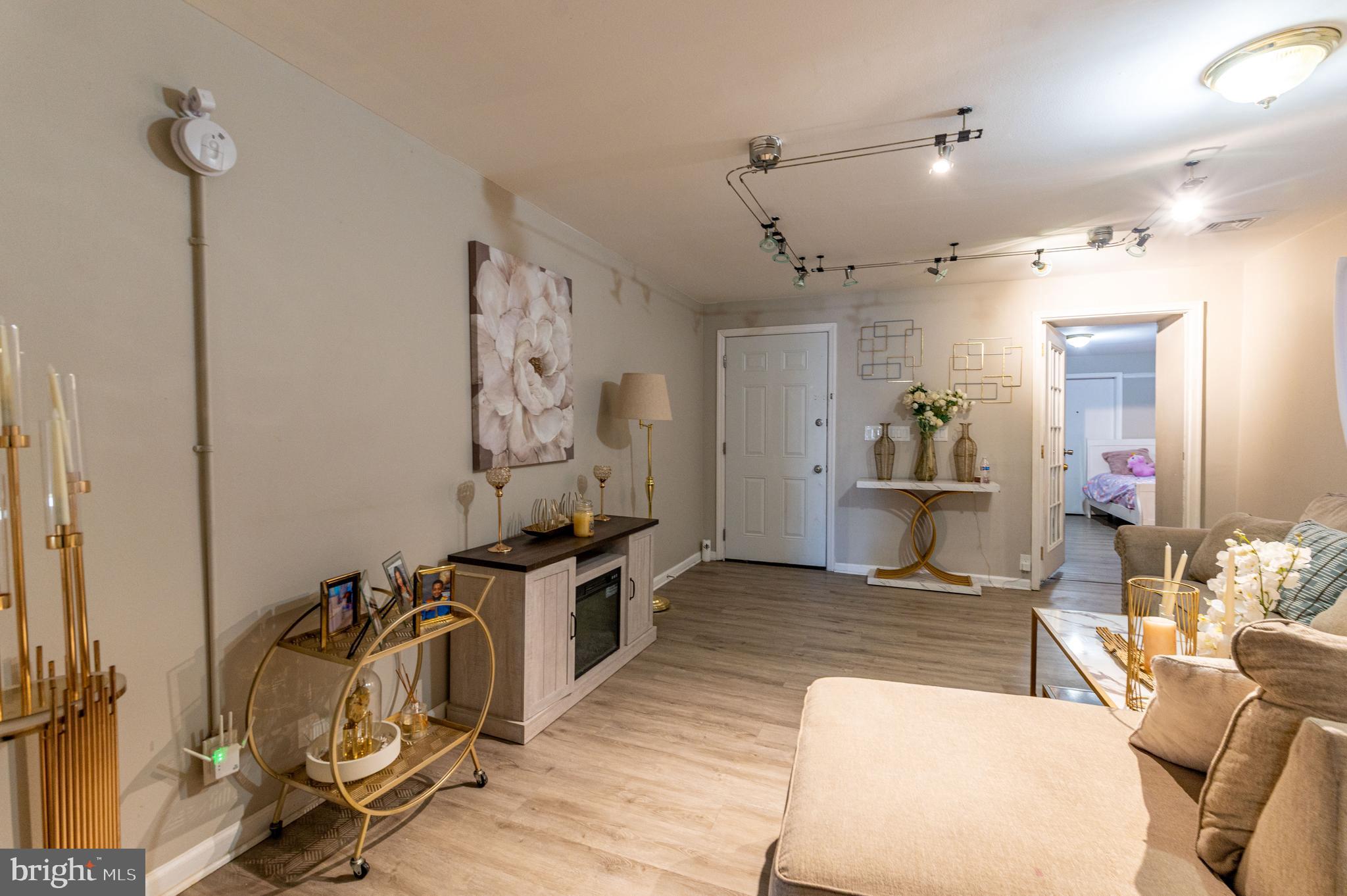 1015 W HAMILTON STREET