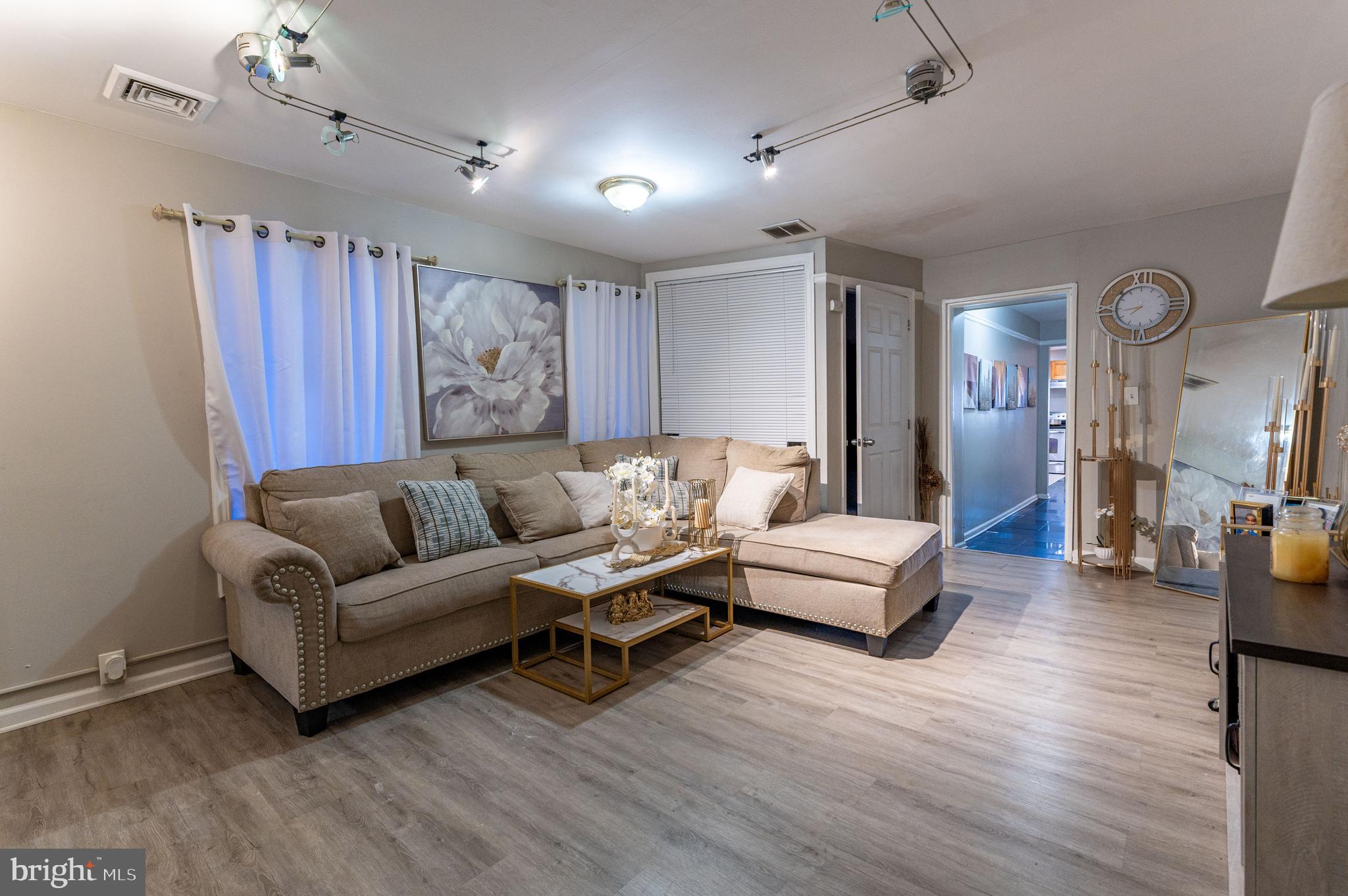 1015 W HAMILTON STREET