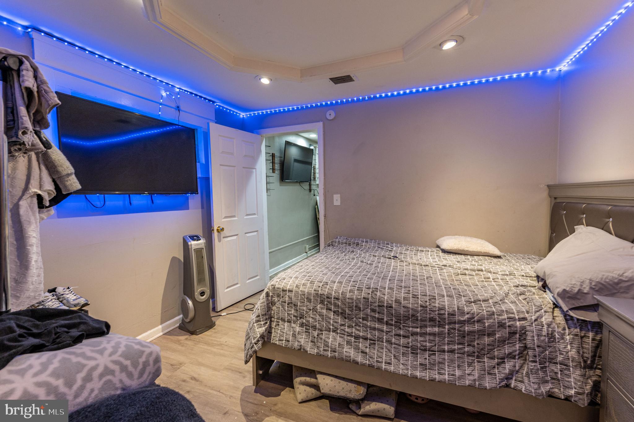 1015 W HAMILTON STREET