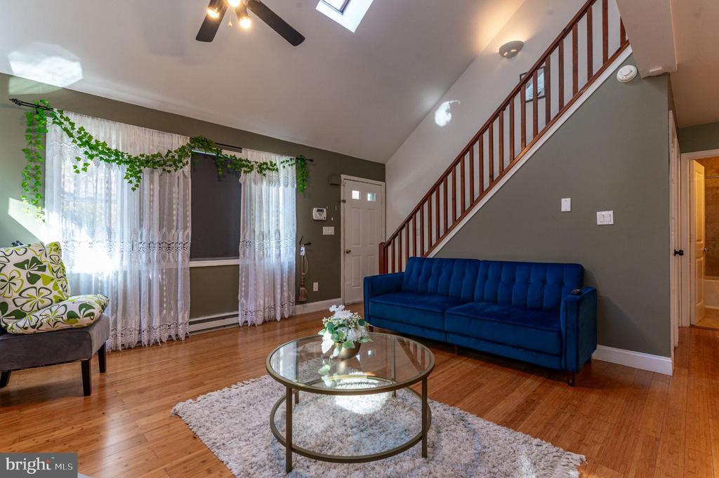 1010 ACORN LANE