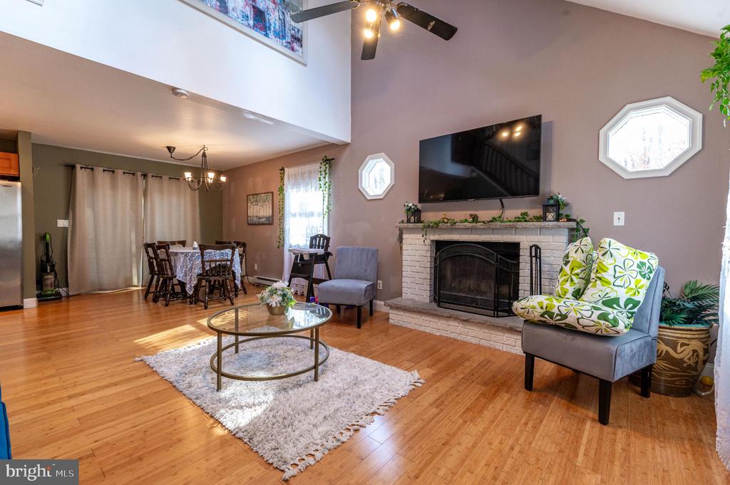 1010 ACORN LANE