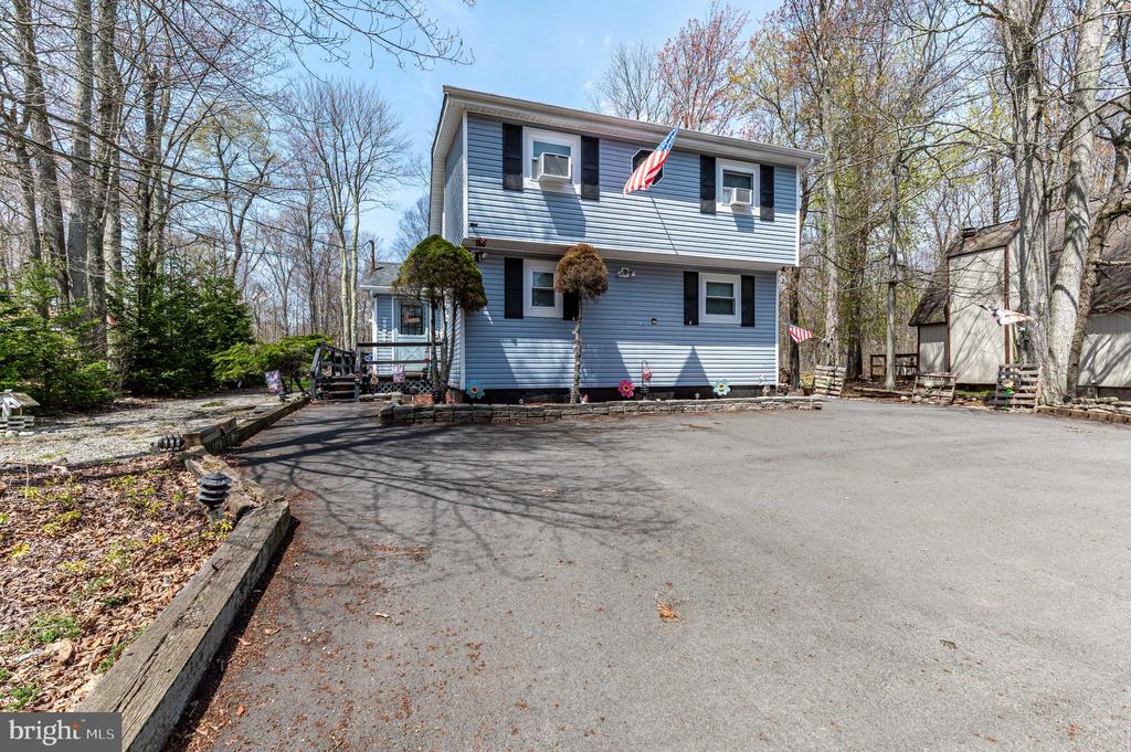 945 COUNTRY PLACE DRIVE