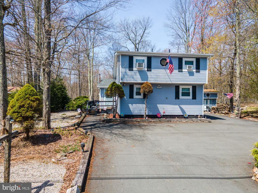 945 COUNTRY PLACE DRIVE