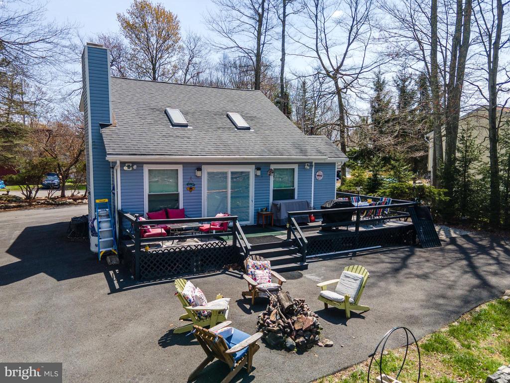 945 COUNTRY PLACE DRIVE