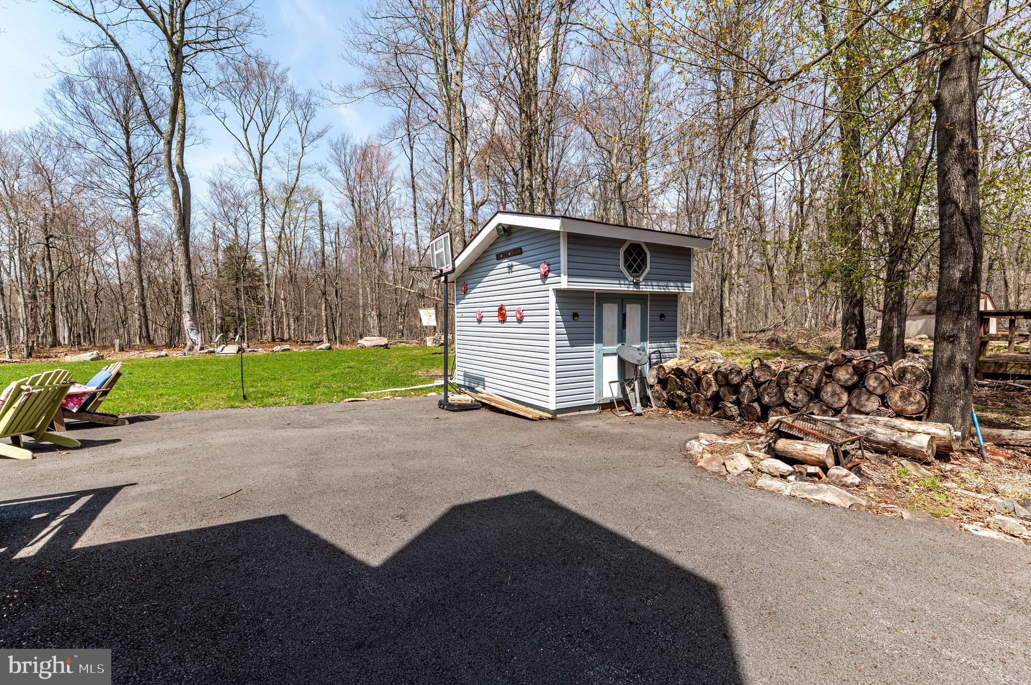 945 COUNTRY PLACE DRIVE