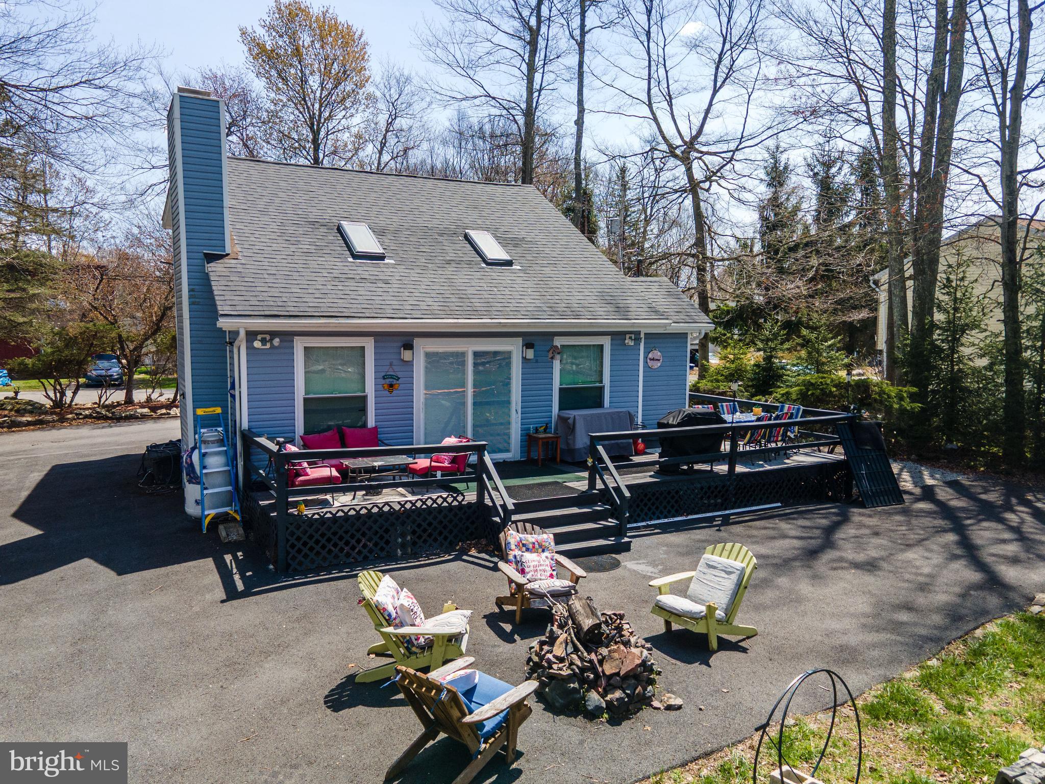 945 COUNTRY PLACE DRIVE