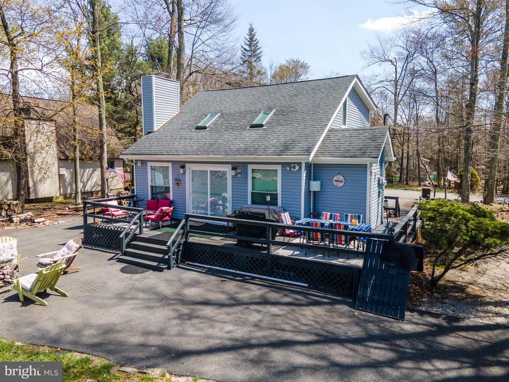 945 COUNTRY PLACE DRIVE