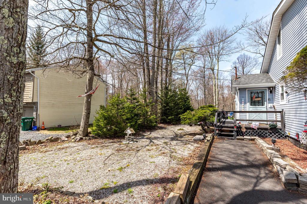 945 COUNTRY PLACE DRIVE