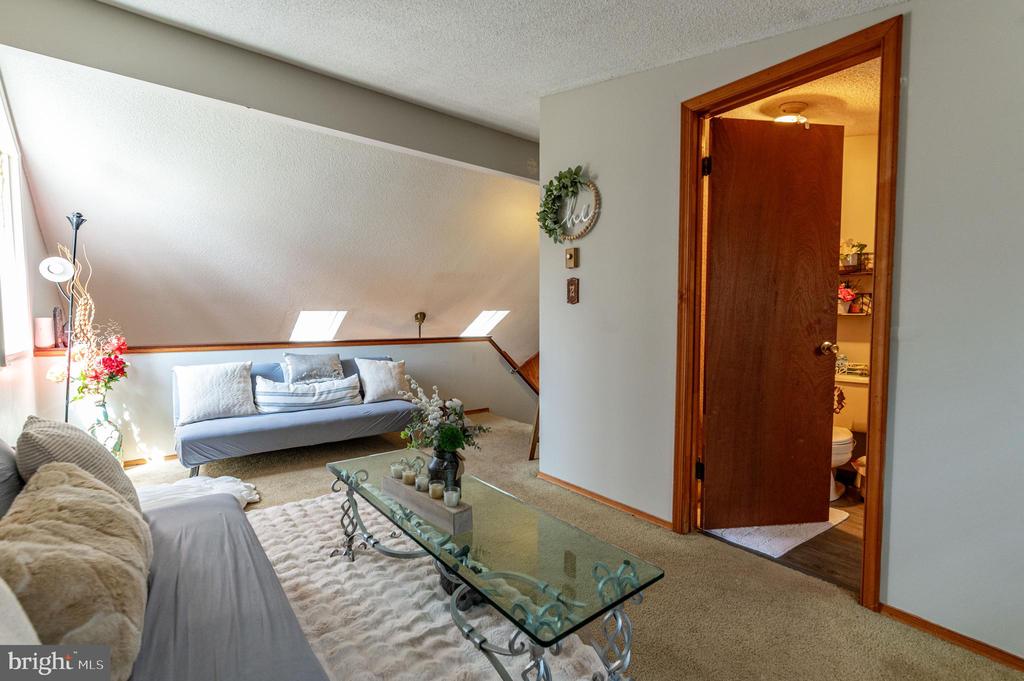 945 COUNTRY PLACE DRIVE