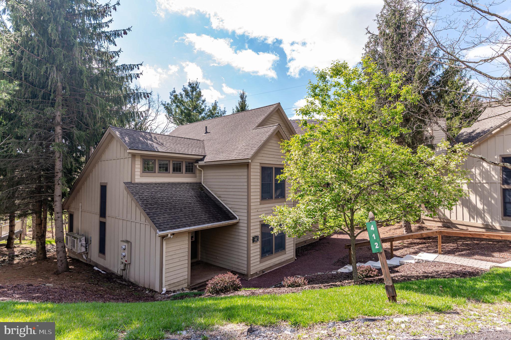 412 HICKORY DRIVE