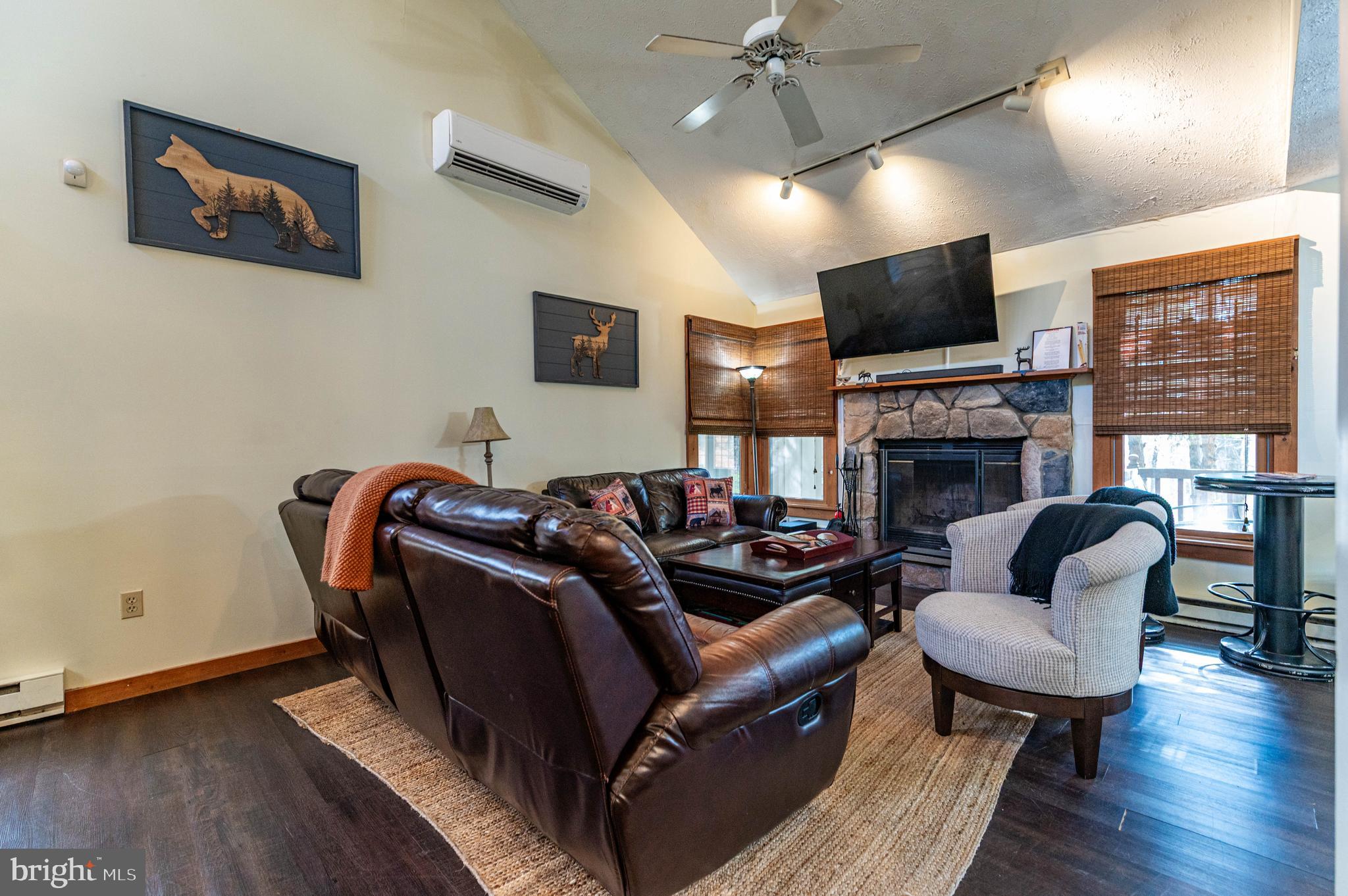 412 HICKORY DRIVE
