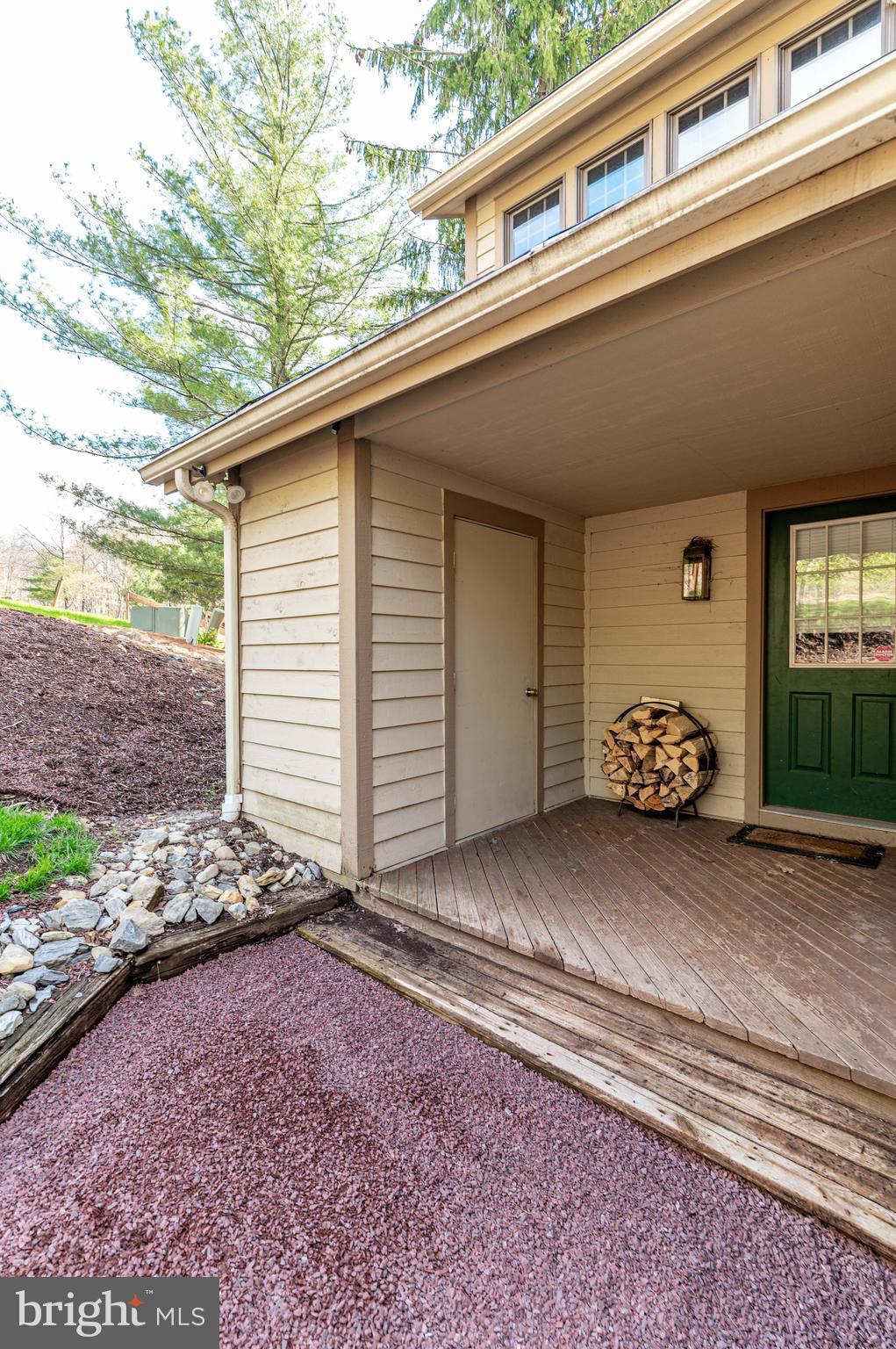 412 HICKORY DRIVE
