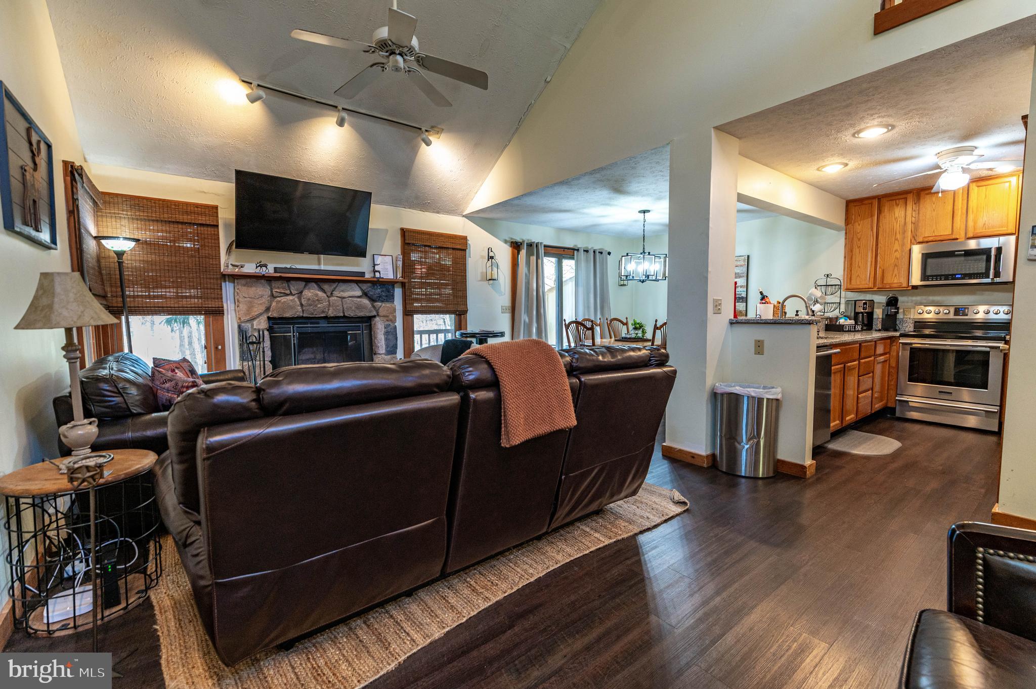 412 HICKORY DRIVE