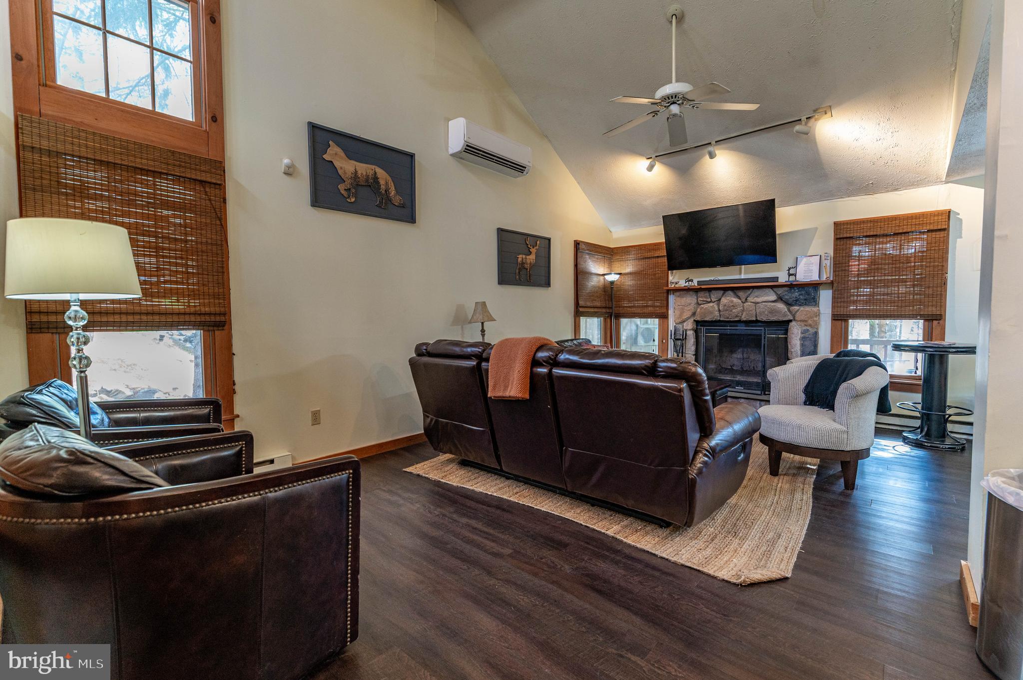 412 HICKORY DRIVE