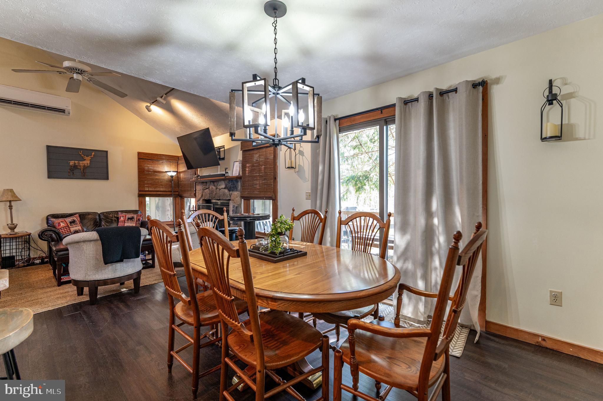 412 HICKORY DRIVE