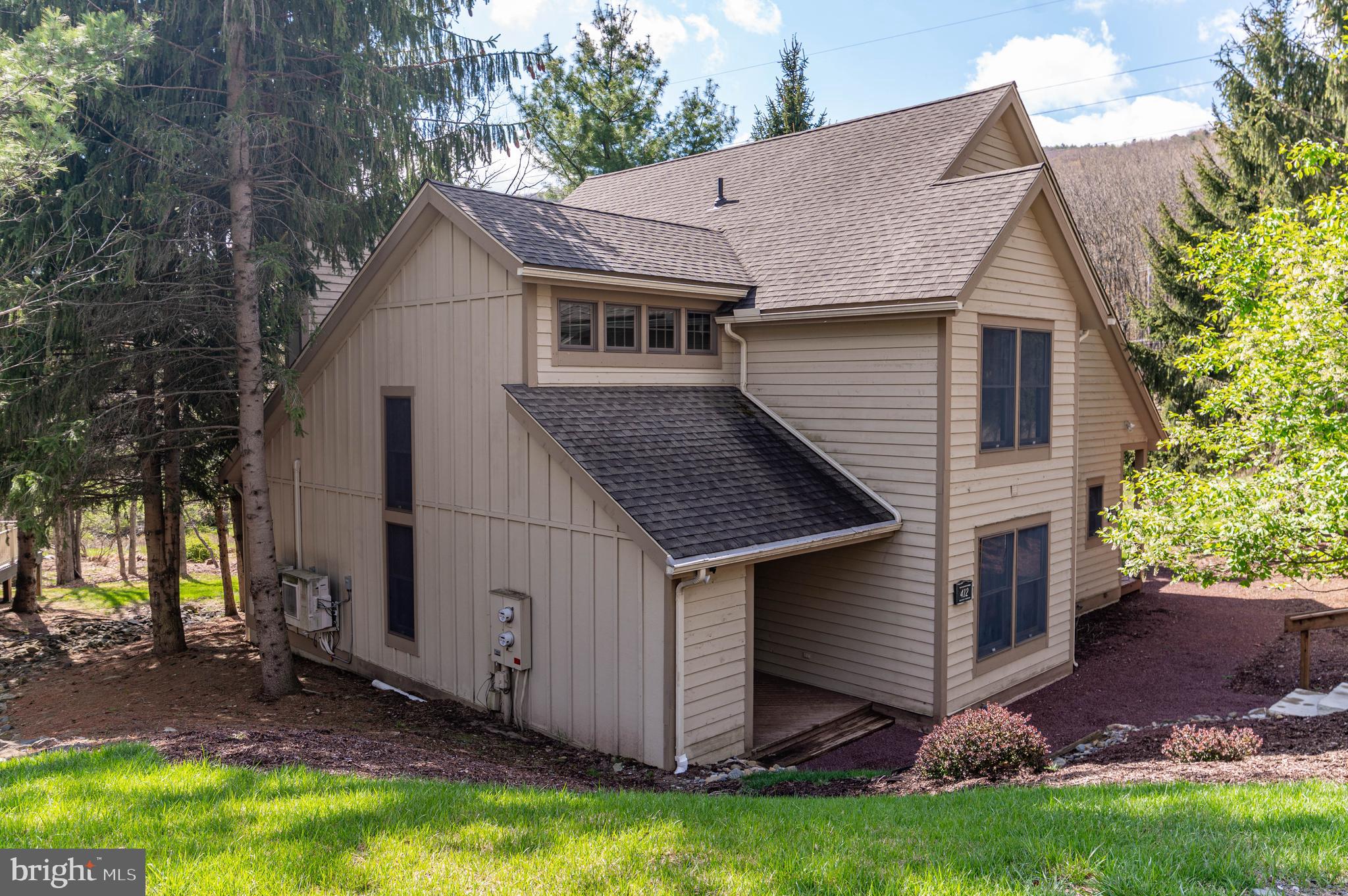 412 HICKORY DRIVE