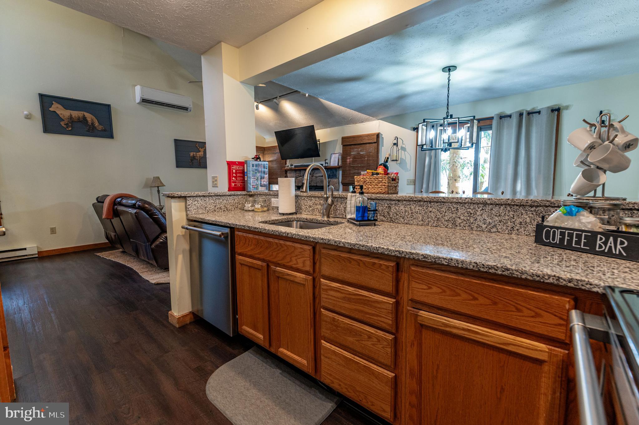 412 HICKORY DRIVE