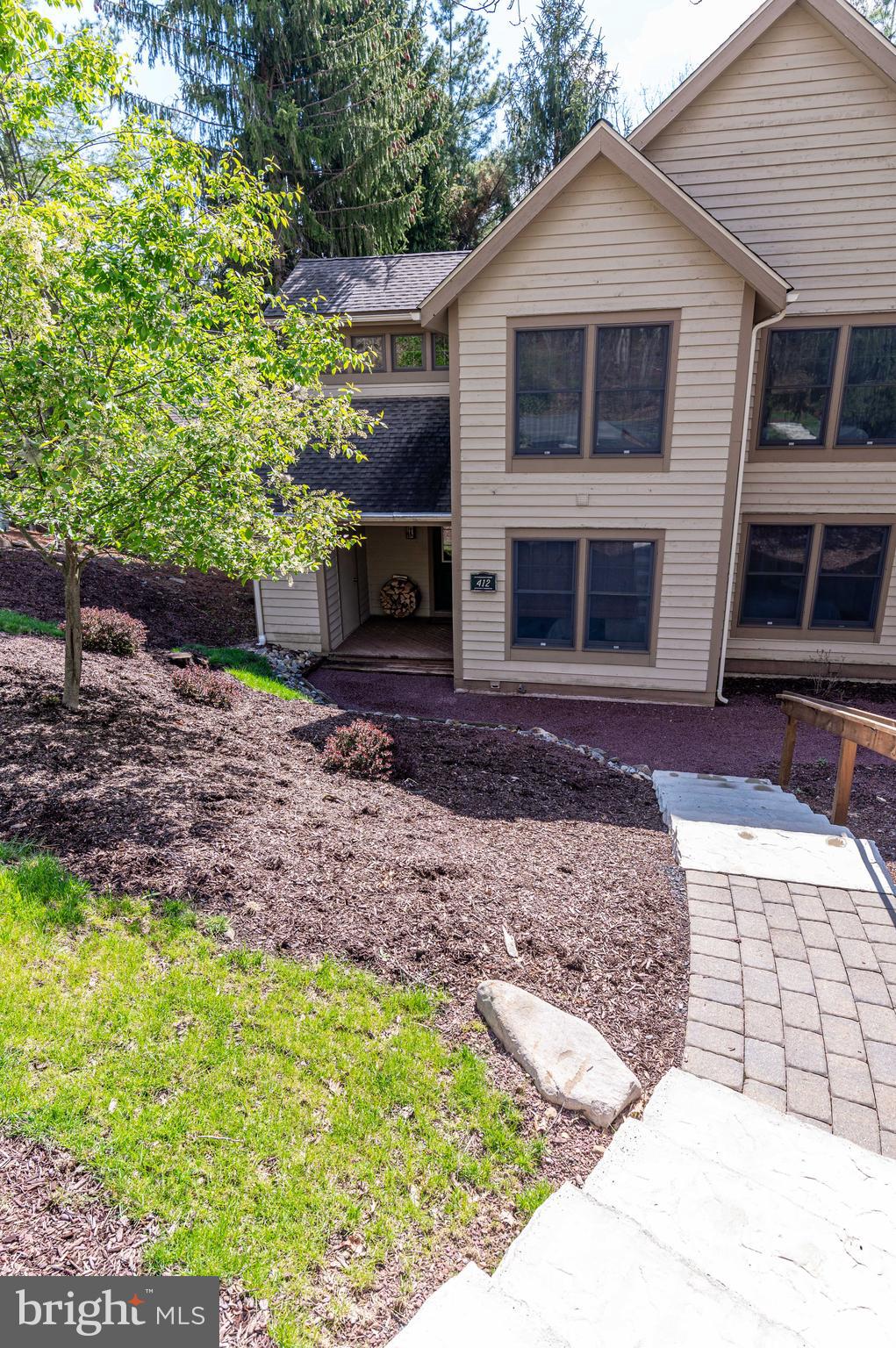 412 HICKORY DRIVE