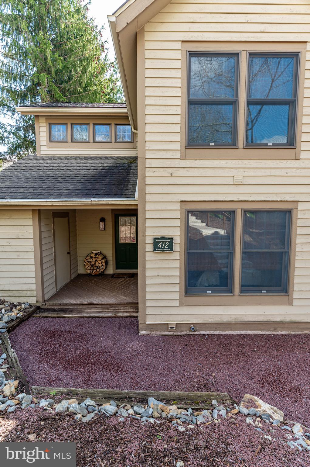 412 HICKORY DRIVE