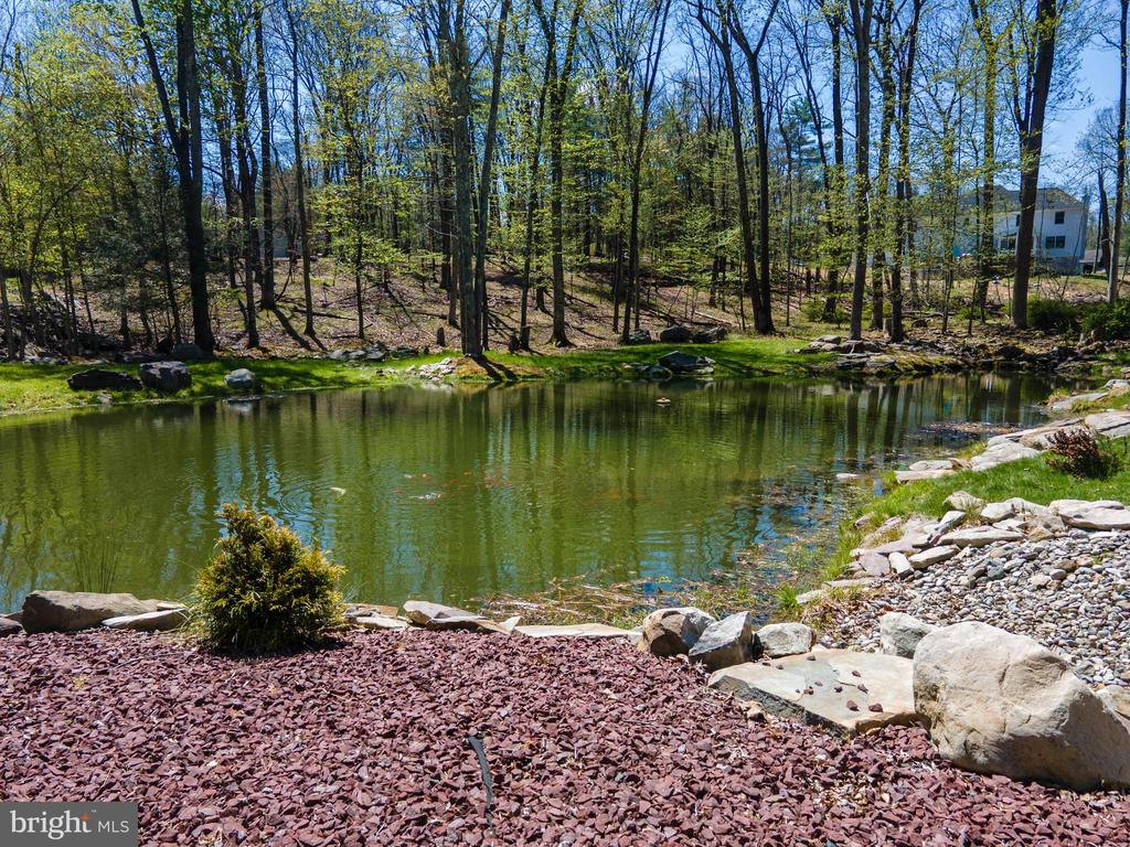 57 LAKE LANE