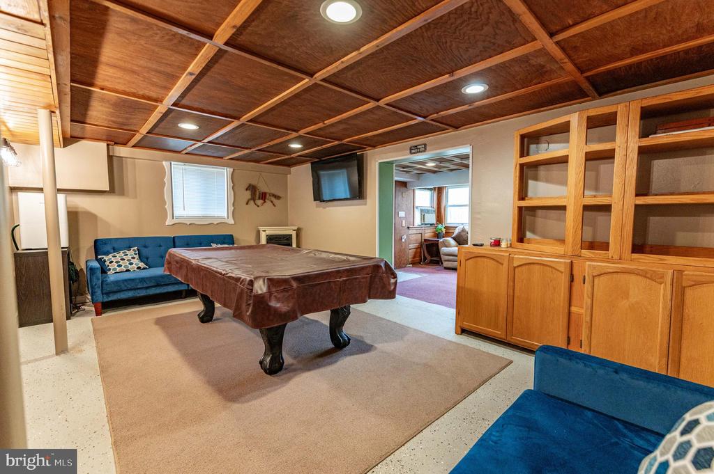 1328 WINDING WAY