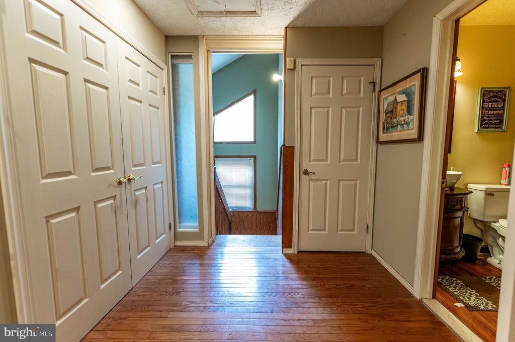 1328 WINDING WAY