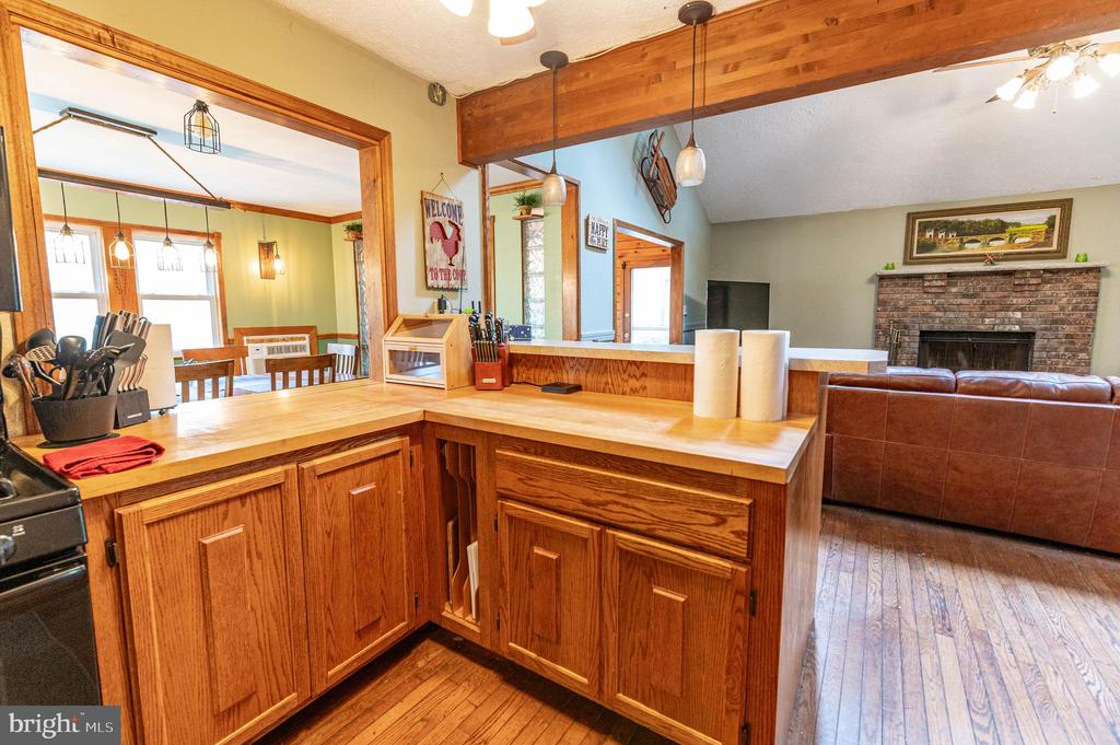1328 WINDING WAY