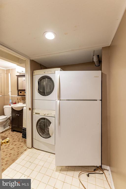 1328 WINDING WAY