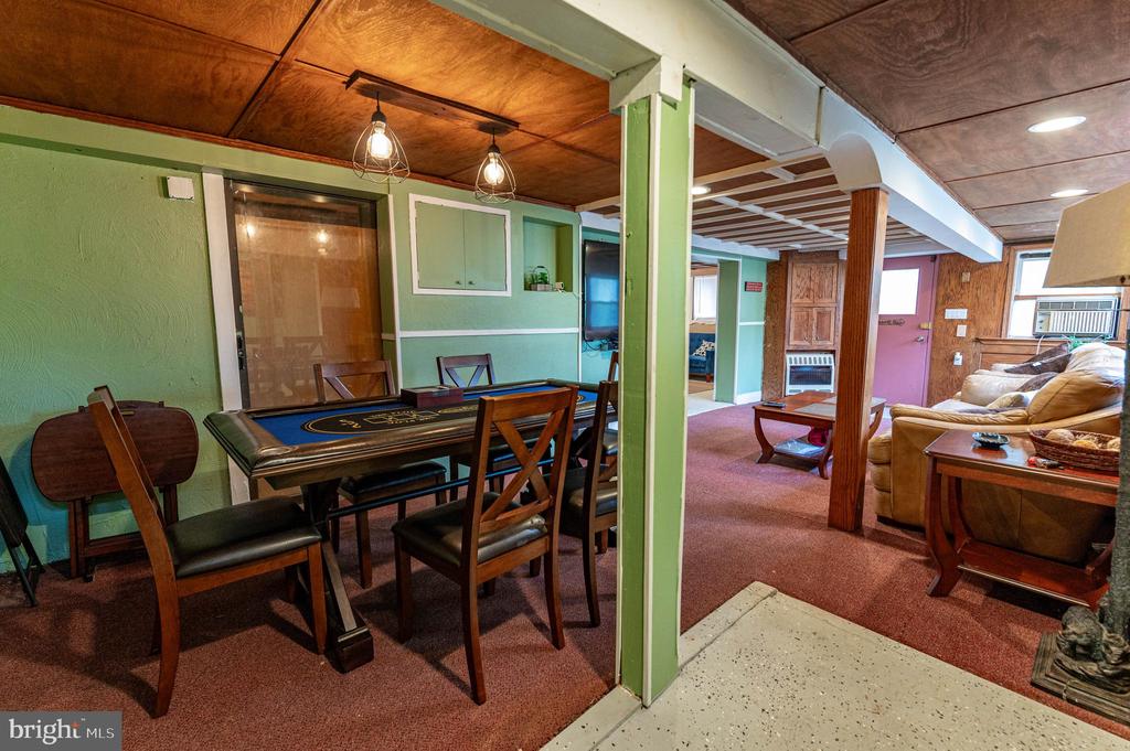 1328 WINDING WAY