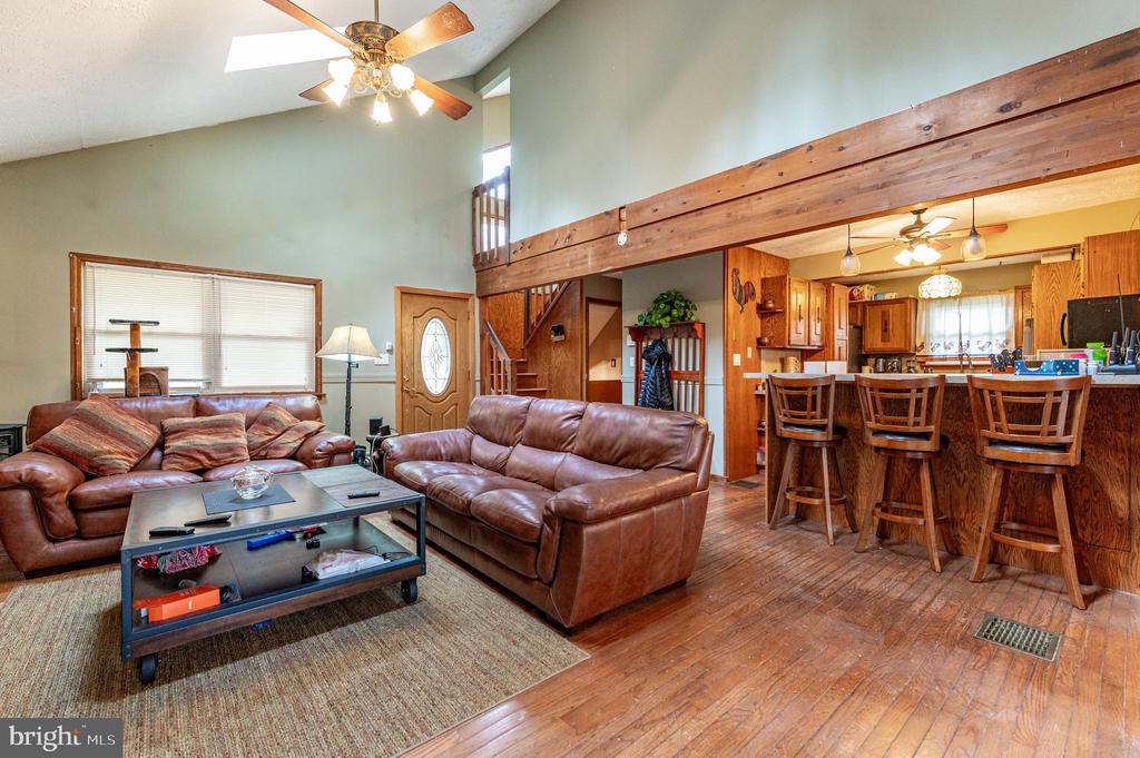 1328 WINDING WAY