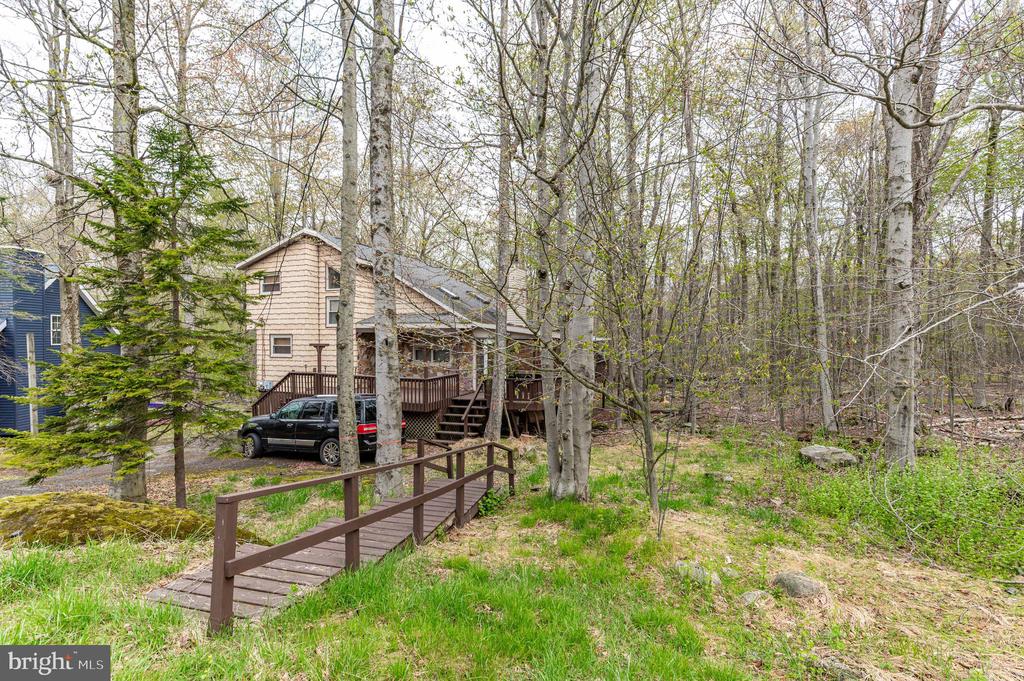 1328 WINDING WAY